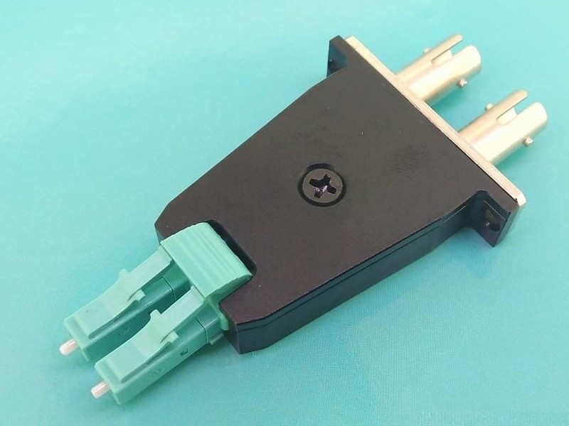 LC公-ST母雙工光纖適配器 LC公-ST母雙工光纖適配器