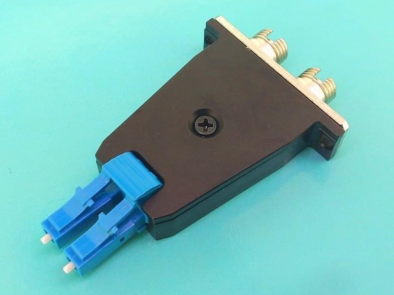 FC母-LC公雙工光纖適配器 FC母-LC公雙工光纖適配器