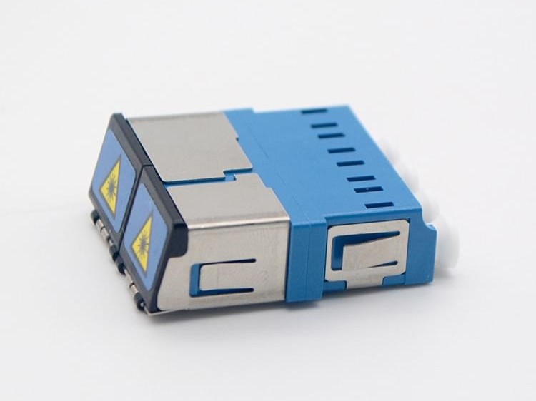 LC UPC 四聯(lián)帶蓋光纖適配器，耦合器